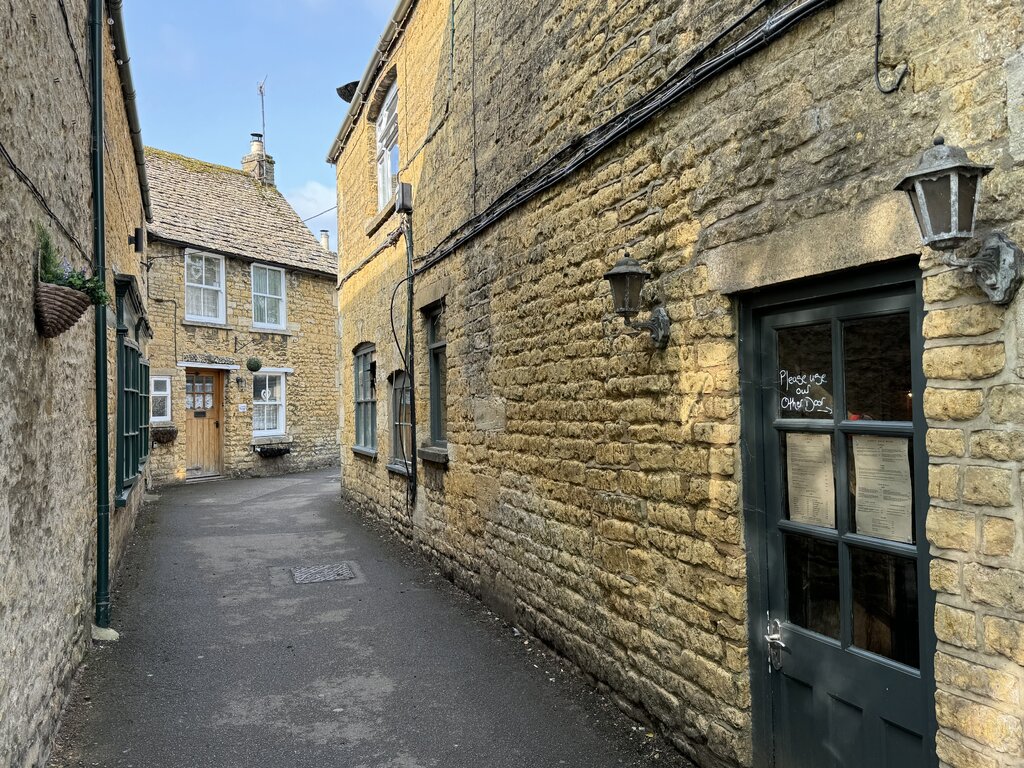 49303507rh.jpg